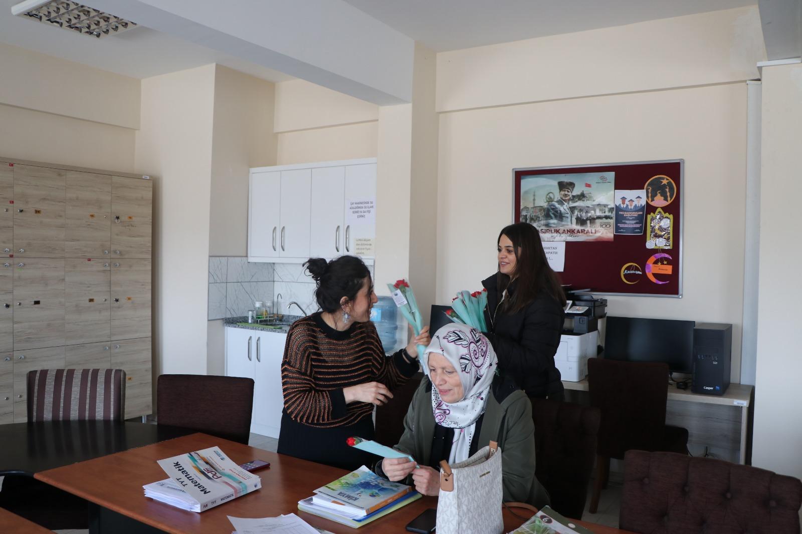 8-mart-dunya-kadinlar-gunu-kutlu-olsun