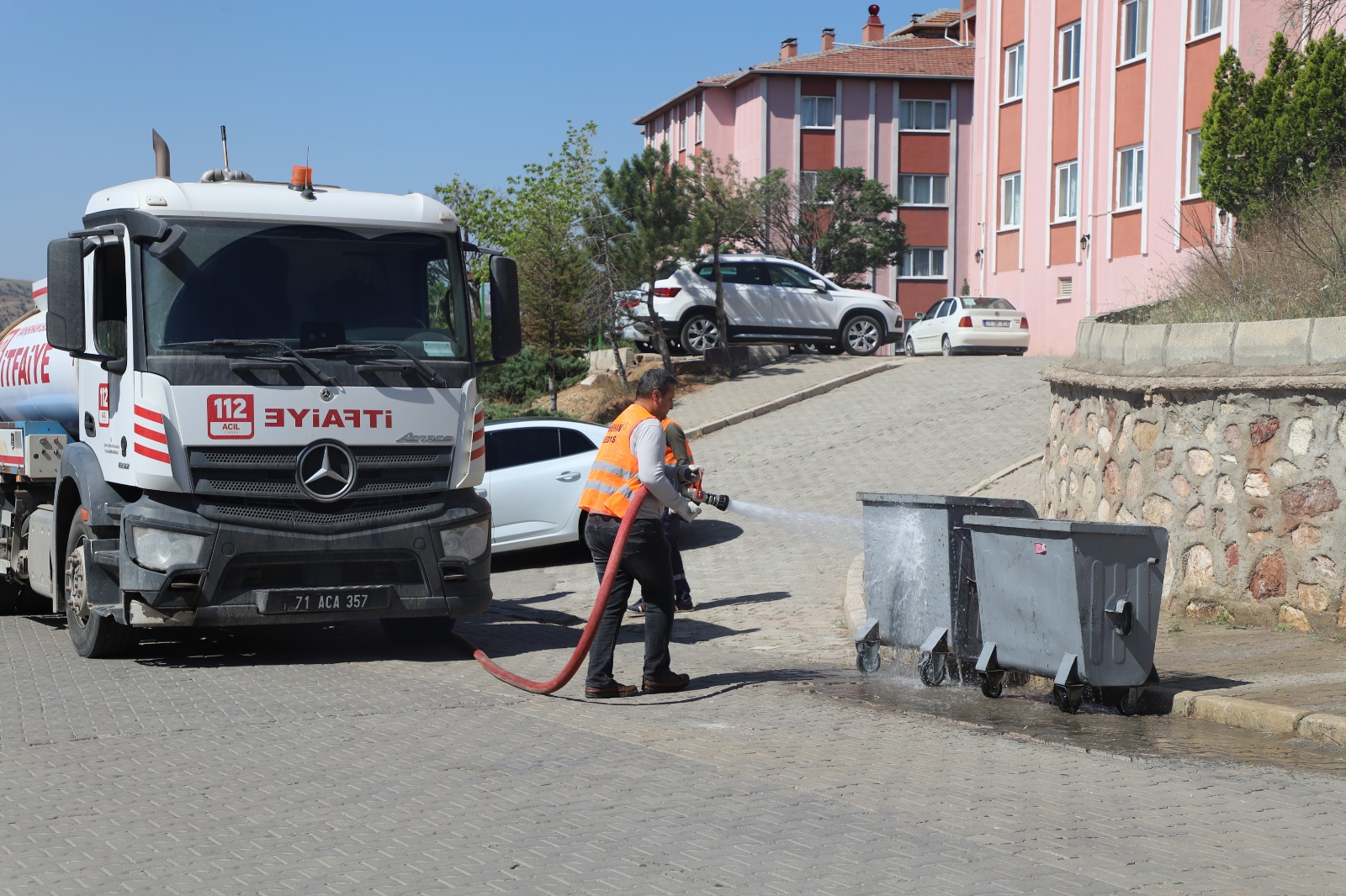 cop-konteynerleri-hijyenik-hale-hale-getirildi