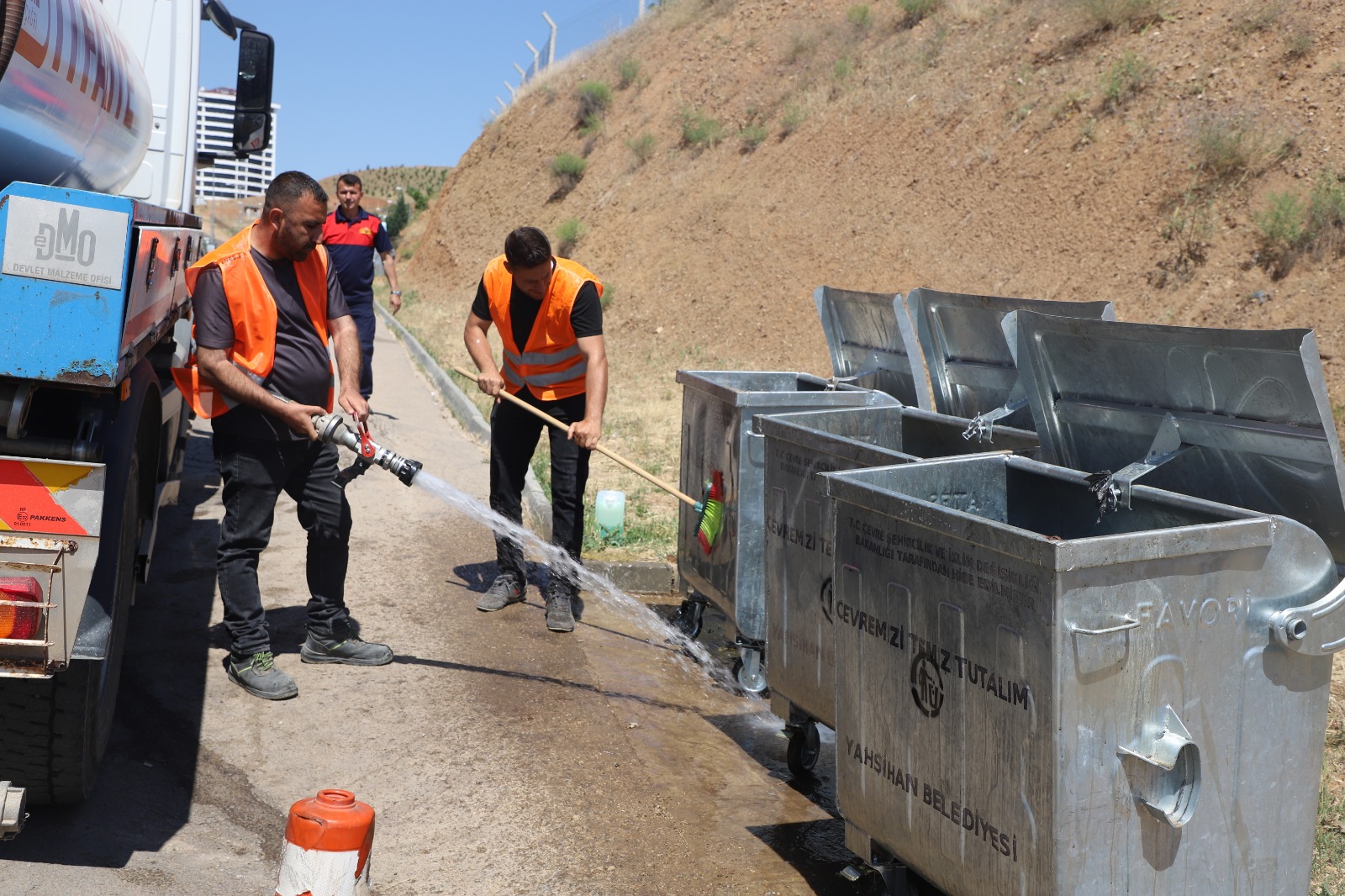 cop-konteynerleri-hijyenik-hale-hale-getirildi