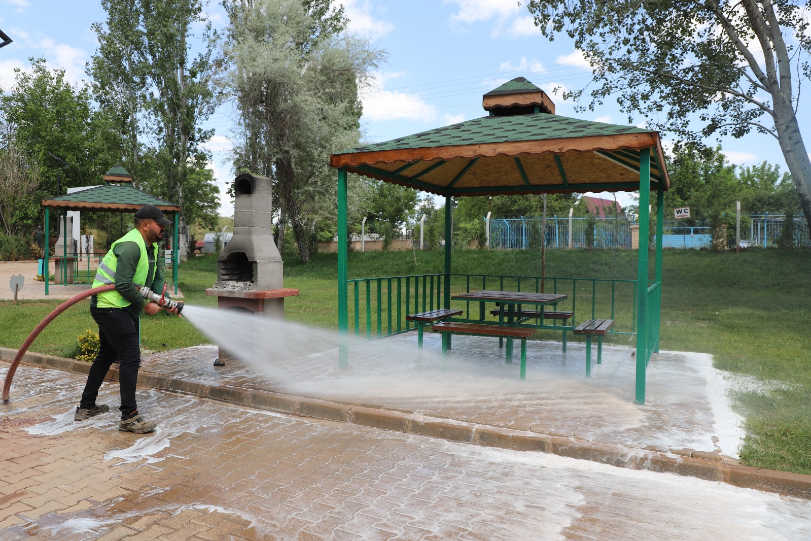 temizligin-en-guzel-haliyle-sahadayiz-daha-saglikli-daha-yasanabilir-bir-yahsihan-icin-durmadan-calisiyoruz