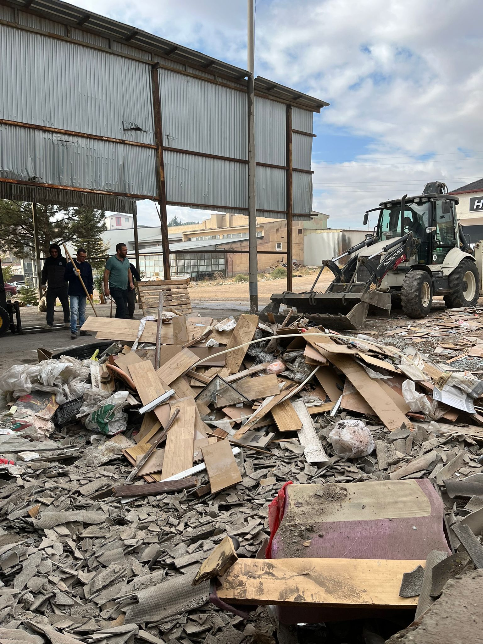 ilcemiz-genelinde-temizlik-calismalarimiz-suruyor-1