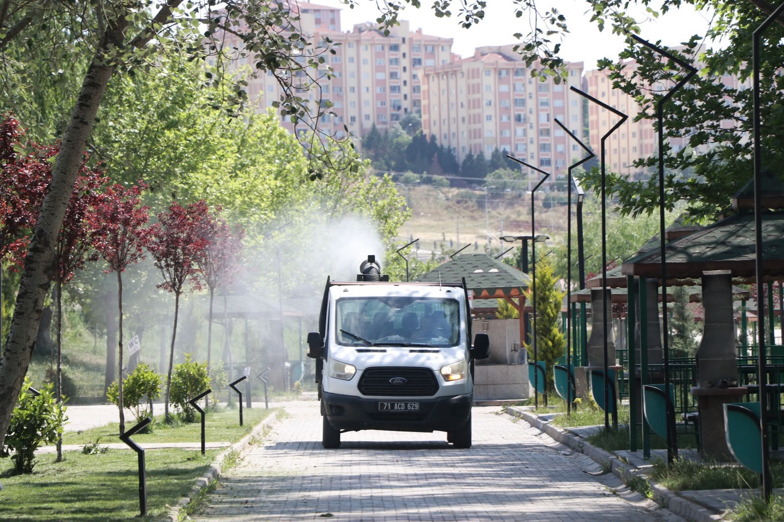 cetin-kocdogan-aile-parkimizda-ot-bicme-ve-bakim-calismalari-devam-ediyor