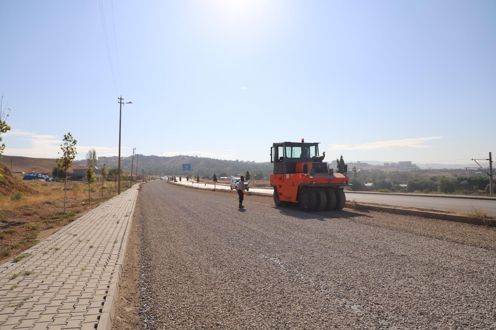 hoca-ahmet-yesevi-caddesinde-gerceklestirilen-asfalt-calismamiz