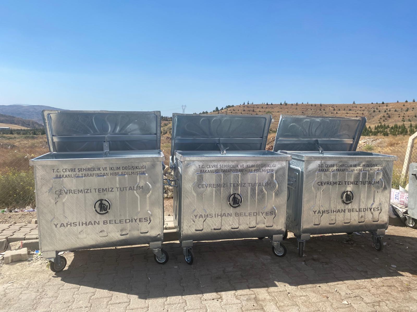 yenilenen-cop-konteynerlerimiz-yerlerini-almaya-devam-ediyor