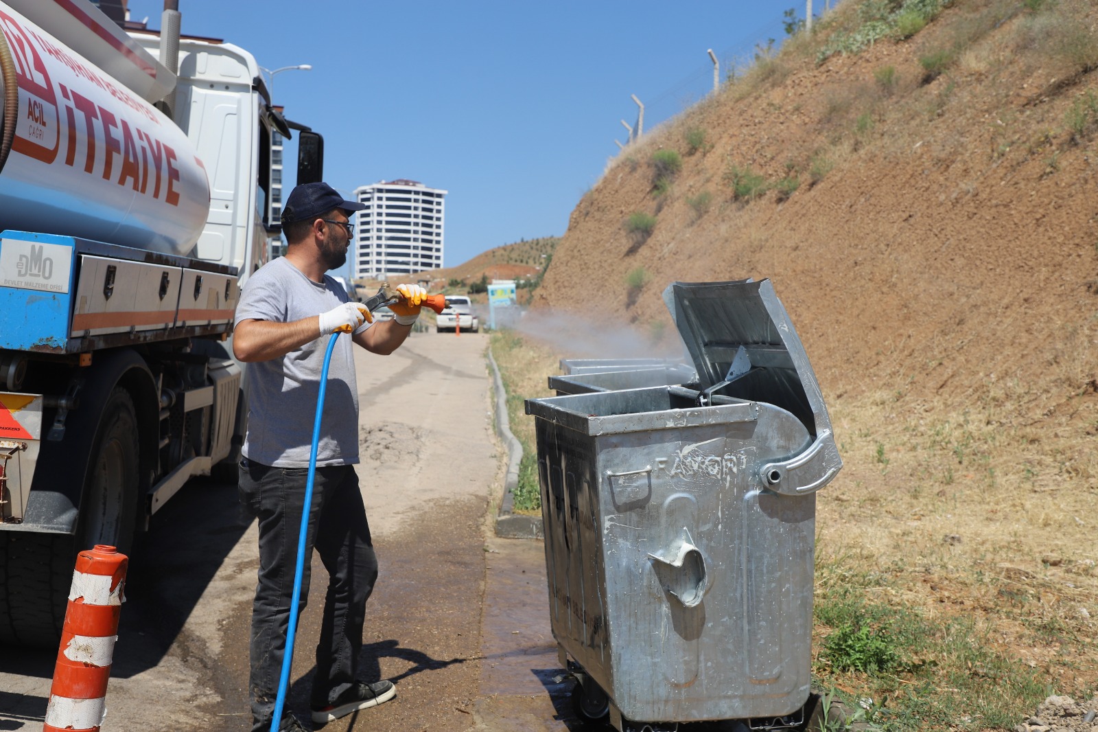 cop-konteynerleri-hijyenik-hale-hale-getirildi