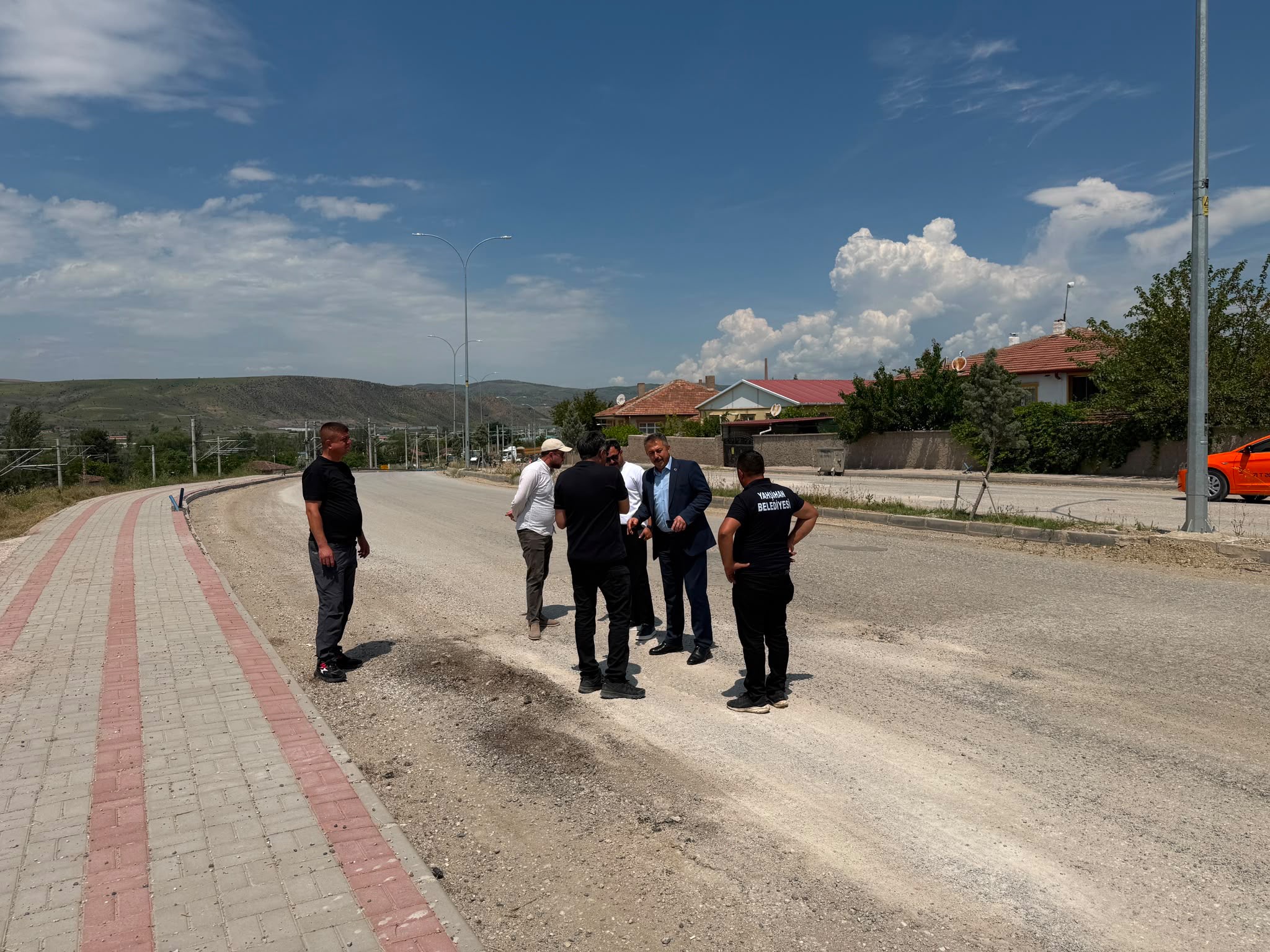 belediye-baskan-yardimcimiz-sayin-ibrahim-aydin-ilcemizde-bulunan-hoca-ahmet-yesevi-caddesinde-incelemelerde-bulundu