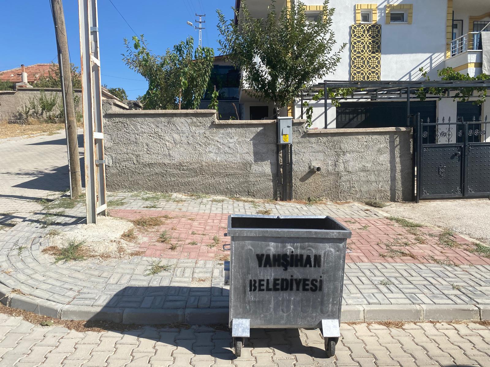 yenilenen-cop-konteynerlerimiz-yerlerini-almaya-devam-ediyor