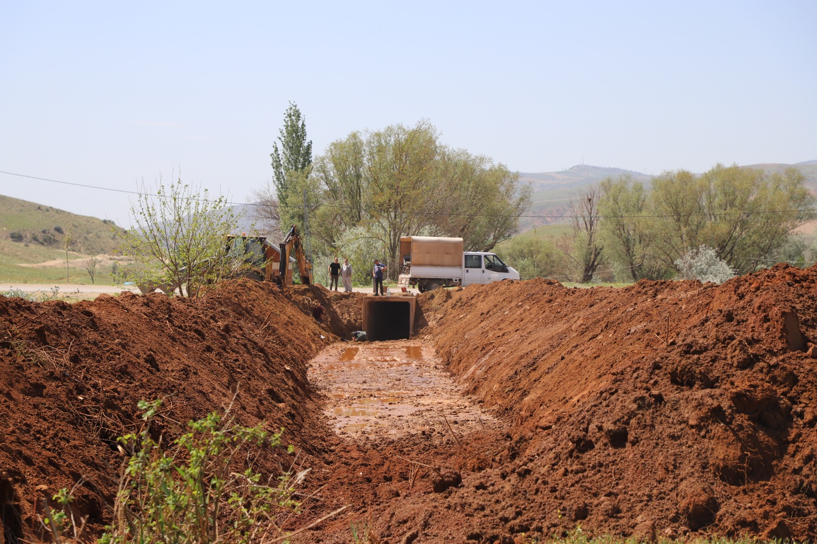 İLÇEMİZDE SEL VE TAŞKIN RİSKLERİNE KARŞI ÖNLEYİCİ TEDBİRLERİ ALMAYA DEVAM EDİYORUZ