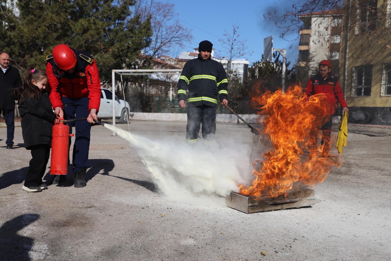 ÇOCUKLARIMIZ BİLİNÇLENDİRİLİYOR